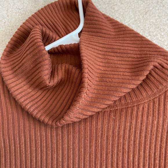 turtleneck sweater - Picture 4 of 5